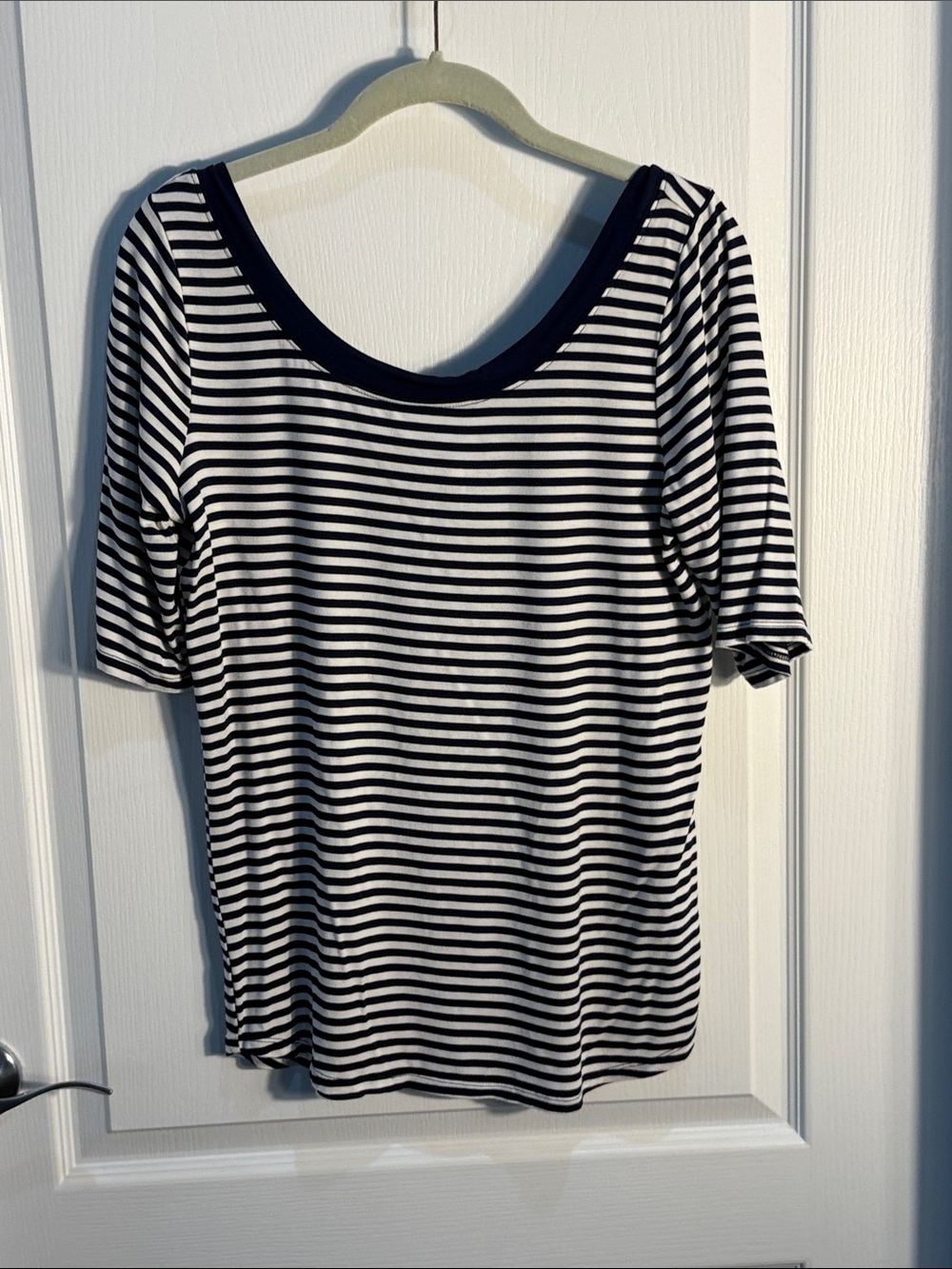 A loves a Striped Navy & White Scoop Neck Women's Top Super Soft Size L
